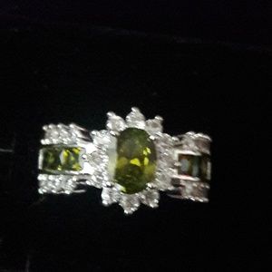 925 sterling silver peridot stone ring